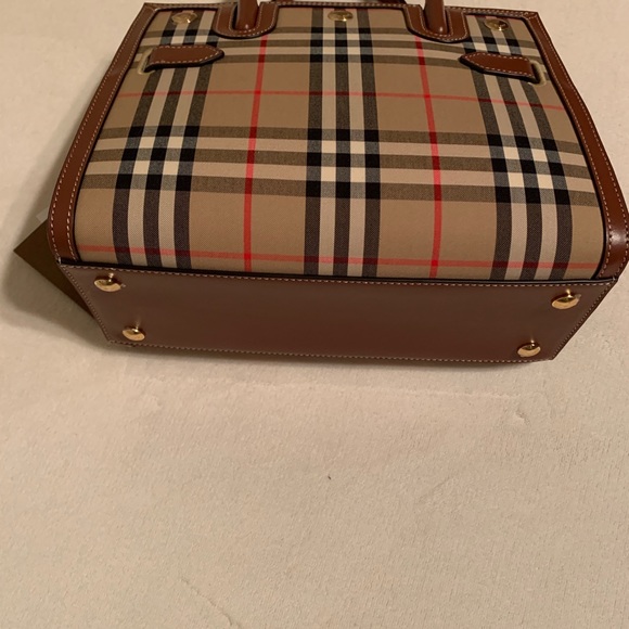Medium size Burberry handbag - Picture 3 of 6